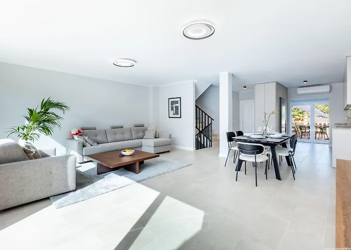 Townhouse Jardines 47 3 Or 4 Bedrooms Villa *